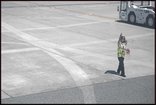 Blagnac-femme-agent-de-piste